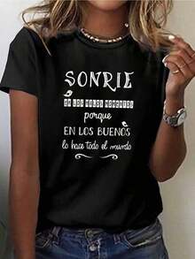 Camiseta Minimalista para Mujer con Frase en Español - Divertido Dicho "Sonríe incluso si te duele la cara" - Negra con Texto Español Blanco - Camiseta Ligera y Transpirable para Uso Diario para Estudiantes y Profesores de Español - Corte Relajado con Cuello Redondo - Lavable a Máquina - Regalo para Aprendizaje de Idiomas - Camiseta Sencilla de Color Sólido para Mujer, Corte Holgado y Ajustado, Manga Corta Casual - Negro - Ver 1