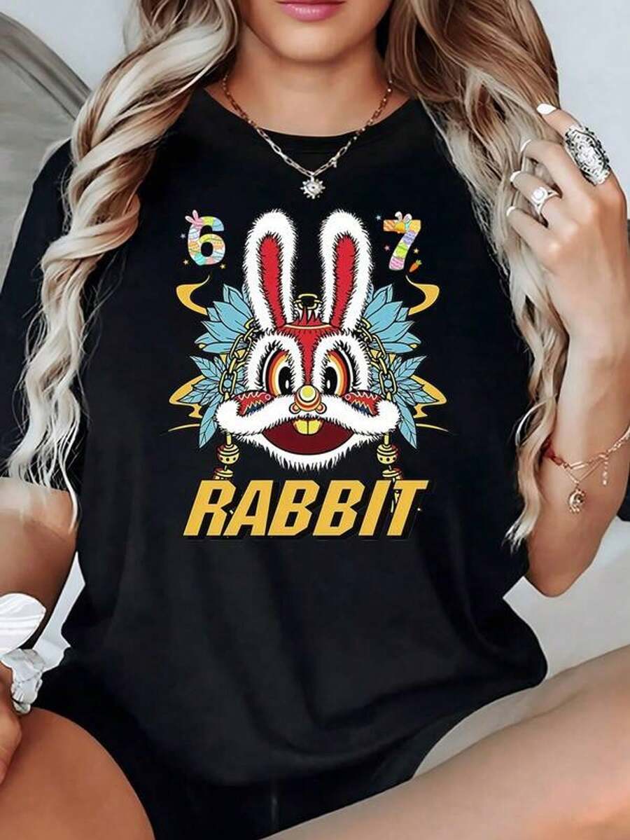 Conejo colorido con detalles tribales y elementos festivos que transmiten energía positiva y alegría camiseta de mujer 100% algodón 220g