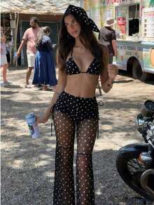 Conjunto de bikini primavera/verano 2026 para mujer, conjunto de bikini de lunares blanco y negro estilo vintage francés combinado con pantalones de malla de pierna ancha sexy y elegante, accesorio de pañuelo de cabeza a la moda, conjunto de playa y traje de baño para mujer, adecuado para vacaciones en la playa y fiestas en la piscina - Negro - Ver 2