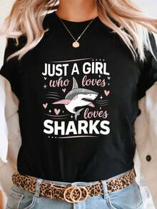 Elegante camiseta de uso diario con un divertido y lindo estampado de tiburones, con la frase "JUST A GIRL who loves loves SHARKS", camiseta de manga corta con cuello redondo para mujer, ideal para salidas informales y como regalo para las vacaciones, camiseta de moda chic. - Negro - Ver 7