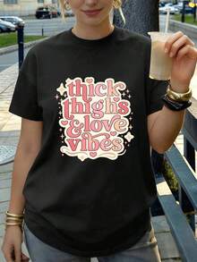 Camiseta con estampado gráfico  Love Vibes, cuello redondo, corte holgado, estilo casual, ajuste cómodo, estampado gráfico único. Blusas Bonito 100% Algodón - Negro - Ver 1