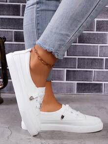 One Size Larger  Women's Work Shoes, Suitable For Long Hours Of Standing Work Without Causing Fatigue. Black And White Color Scheme, Suitable For Wearing In Spring, Summer And Autumn. Leather Upper, Stylish And Casual, Waterproof And Non-Slip, With Soft Soles. A Multi-Functional Sports Shoe, Also Suitable For Wearing In The Kitchen. - 亮白色 - 查看 2