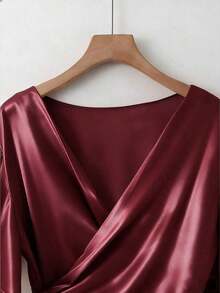 Blusa de satén elegante, blusa de manga corta, blusa de cuello en V, blusa de uso diario - Burdeos - Ver 3