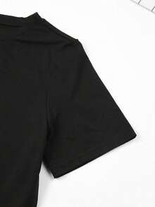 Women's fashionable T-shirt, featuring the "Mighty Man from  and " pattern print, made of 100% pure cotton with a round neck and short sleeves. It is comfortable and breathable, casual and elegant, a must-have for summer. - Negro - Ver 4
