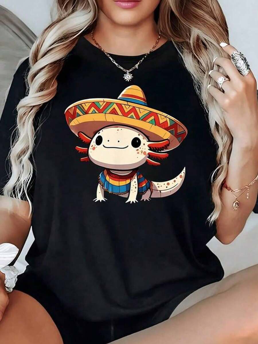 Smiling Axolotl Wearing A Traditional Mexican Hat And A Brightly Colored Poncho Conveys Joy And Culture. Women's T-Shirt, 100% Cotton, 220g - 黑色 - 查看 1