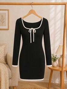 Women's Midi Dress: Vestido de mujer con cuello cuadrado y manga larga - Negro - Ver 1