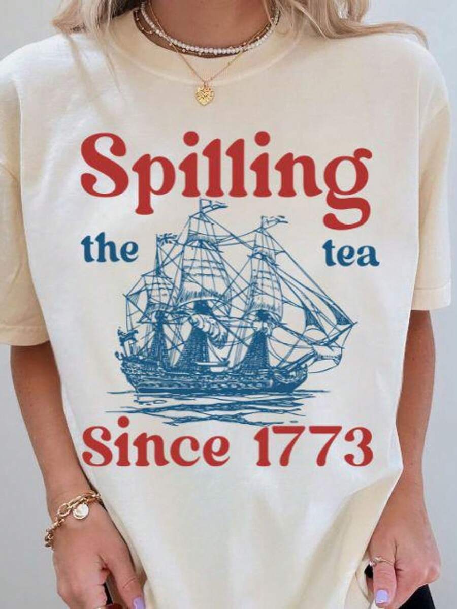 Camiseta Spilling The Tea Since 1773, Camiseta Patriótica Divertida, Camiseta del 4 de Julio, Camiseta de Celebración de EE. UU. de moda, Camiseta Gráfica del Cuatro de Julio. Camiseta unisex de algodón puro de 220 g. Peso ideal para todas las estaciones, adecuada tanto para hombres como para mujeres. Tejido duradero de alta calidad, suave al tacto y de larga duración. Parte superior transpirable. Adecuada para la primavera y el verano de las mujeres, vacaciones, Día de la Madre, Día de la Independencia. - Blanco - Ver 1