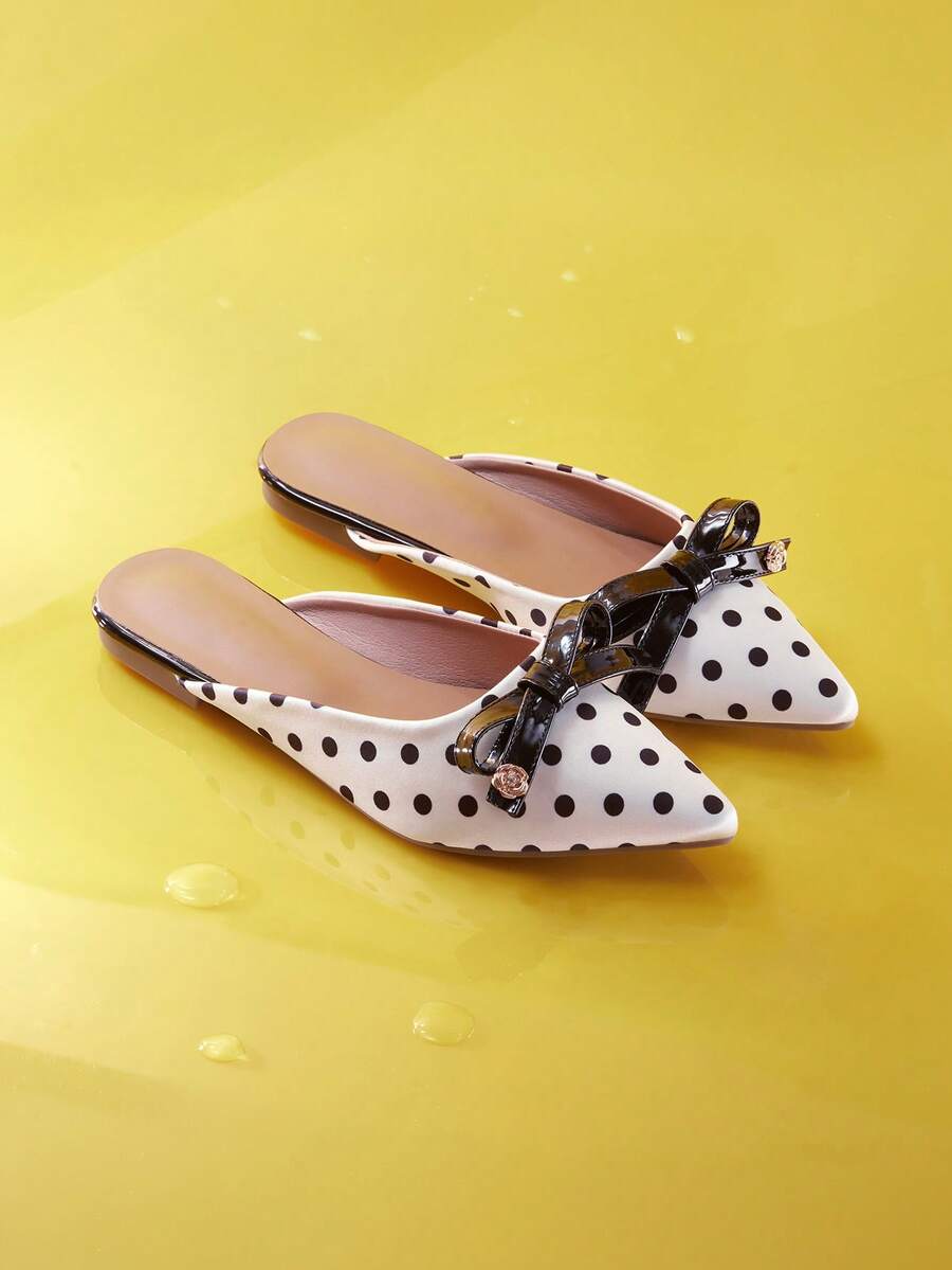Trivaya Sandalias planas de mujer con punta puntiaguda y lazo delicado, nuevas para primavera y verano 2025, cómodas y versátiles de uso casual, tipo mule - Blanco y Negro - Ver 1