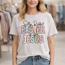Women's Plus Size Easter Graphic Print Cotton T-Shirt With "Silly Rabbit Easter Is For Jesus" Print, Loose Fit, Short Sleeve, Sizes M-5XL, Casual T-Shirt For Holidays And Christian Occasions, Soft And Comfortable Cotton Fabric, Outfit For Easter Sunday At Church. - 淺灰色 - 查看 12