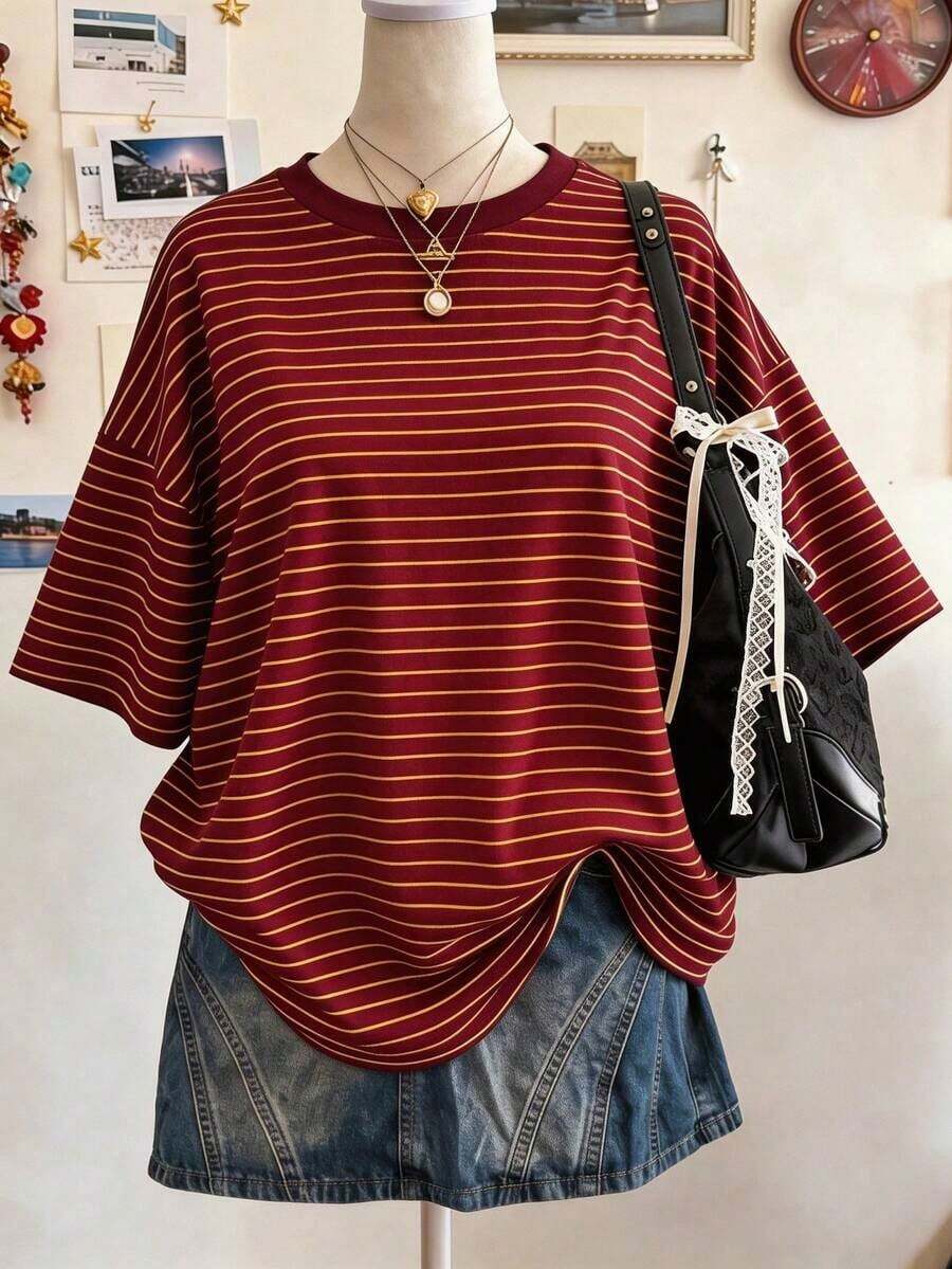 Camiseta casual de mujer de cuello redondo, hombros caídos y largo medio con estampado digital a rayas burdeos, un regalo para amigos - Multicolor 6 - Ver 1