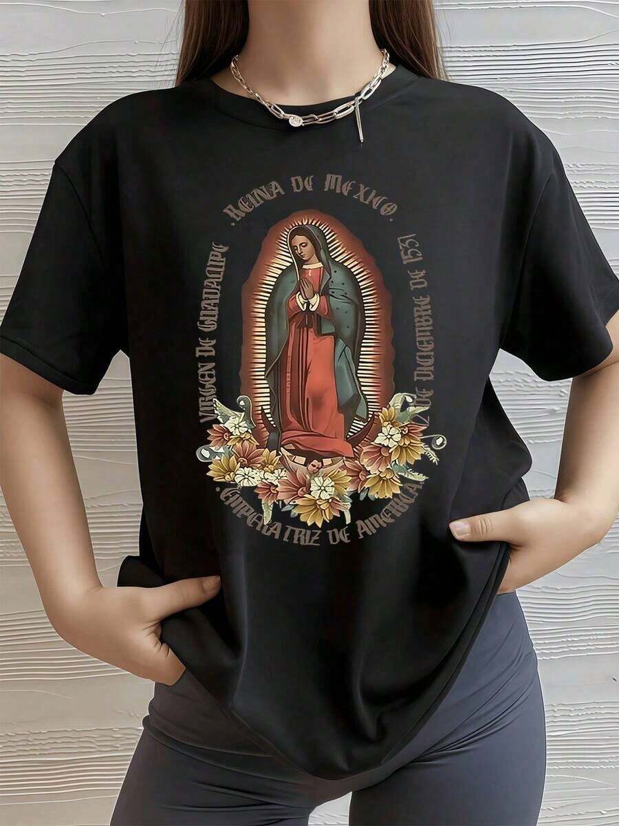 Sacred Figure Surrounded By Warm Tones And Flowers Symbolizing Devotion, Hope, And Mexican Tradition, Representing Protection And Eternal Love. Comfortable And Modern White Women's T-Shirt, Ideal For Everyday Wear. - 彩色 - 查看 1