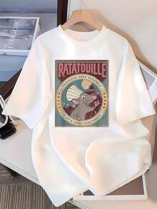 The Print Features A Cute Chef Rat Wearing A Chef's Hat, Encouraging Teamwork In The Kitchen. The Retro Background Evokes Fun And Culinary Creativity. This Comfortable And Soft Women's T-Shirt Offers A Casual Style Perfect For Everyday Wear With An Artistic Touch. - 白色 - 查看 3