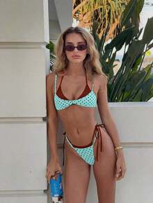 Conjunto de traje de baño para mujer 2026, parte superior de bikini con estampado de lunares y contraste de color tipo halter sexy con espalda descubierta, y Bottom tipo tanga, adecuado para el Día de San Valentín, la playa, resort, vacaciones al aire libre en verano - azul claro - Ver 3