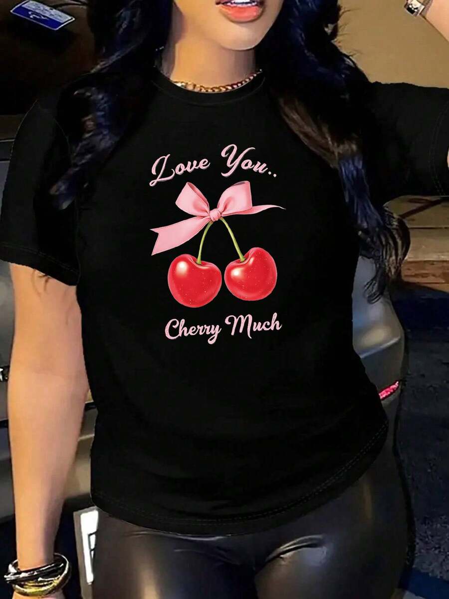 Women's Black Oversized Summer T-Shirt With Cherry Print And The Phrase "Cherry Red". Loose-Fitting Round Neck T-Shirt With A Red Cherry Design And Pink Bow. - YH301-黑色 - 查看 1