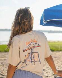 Camiseta de mujer transpirable con estética Y2K, de corte holgado y hombros caídos, con estampado de letras "Take It Easy Beach Chair", estilo retro minimalista de los 90, ropa urbana con gráficos de líneas, corte holgado informal, estilo vacacional, top coqueta, atuendo Y2K, camisetas casuales de verano, perfecta para uso diario, regreso a clases, citas, vacaciones en la playa, viajes al mar, viajes, festivales de música, raves, fiestas, estilo urbano, club, esencial para el verano de chicas modernas, camiseta casual apta para tallas grandes, ropa de moda para mujer, ropa de calor para mujer. - Blanco - Ver 6