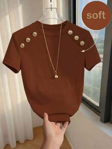 Camiseta ajustada de mujer de manga corta con cuello redondo y decoración de botones en color albaricoque sólido, adecuada para uso diario, casual y versátil, para verano - Marrón - Ver 7