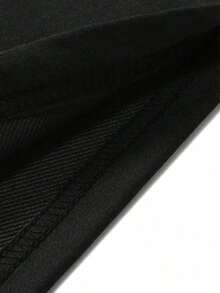 No es un conjunto a juego, los pantalones son solo para referencia de combinación. Hecho de 100% algodón puro, transpirable y agradable para la piel. Cuello redondo clásico, corte ajustado y favorecedor que se adapta a todo tipo de cuerpo. Diseño estampado moderno, minimalista y elegante. Estilo unisex, ideal para conjuntos de pareja. Perfecto para el trayecto diario, citas informales y moda urbana, versátil y atemporal. - Negro - Ver 5