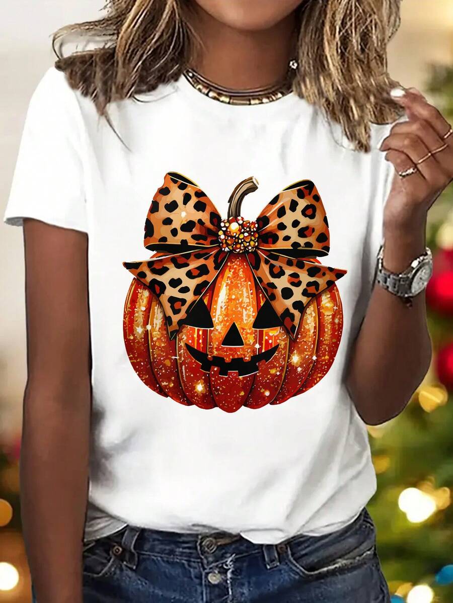 disfraz halloween hombreCamiseta casual de manga corta con cuello redondo para mujer con un animado diseño de calabaza, hecha de una mezcla de tela elástica, adecuada para todas las estaciones, en negro adornada con calabazas naranjas y blancas, ideal para Halloween o otoño, camiseta gráfica para hombre, camiseta para hombre, ropa de hombre, camisa de hombre, playera de hombre, camiseta Twilight Y2k, camiseta, camisa de - Blanco - Ver 1