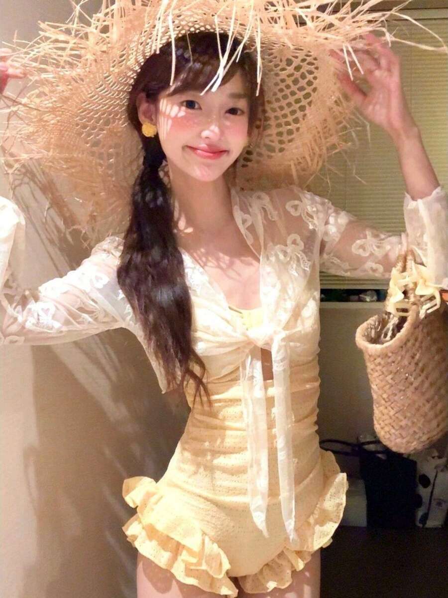 黄色のワンピース長袖ブラウスとカバーアップ水着女性用、2026年夏新作、美しく高級感のある海辺のリゾート水着、和菓子でキュートな水着 - イエロー - チェックする 1