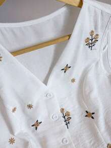 Camisa sin mangas con cuello en V, botones y bordado, con aspecto de lino, para mujer, para salidas de verano, citas, Año Nuevo, San Valentín, Pascua, Día de la Madre, festivales de música, estilo de Oriente Medio, bodas, elegante, vintage, casual - Blanco - Ver 4