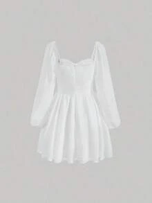 Vestido corto de manga larga con cuello de corazón, manga farol y busto fruncido en blanco - Blanco 2 - Ver 2