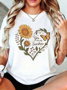 This 1-Piece Casual Fashion Set For Men And Women Features A Short-Sleeved White T-Shirt With A Warm Yellow Sunflower Print Surrounding A Heart With Vines, Combined With Brown And Yellow Butterflies And The Phrase "You Are My Sunshine," Creating A Natural And Comforting Style Ideal For A Casual And Versatile Look. It's Versatile, Easy To Match, And Suitable For Everyday Wear, Urban Style, Vacation Outfits, And Weekend Getaways. - 白色的 - 查看 6