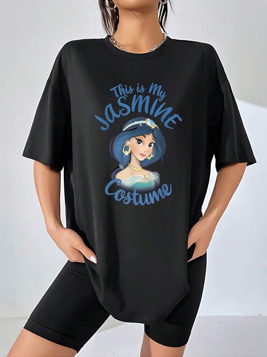 Illustration Inspired By A Fairytale Character With Blue Hair And Golden Jewelry That Conveys Elegance And Fantasy. Comfortable Women's T-Shirt For Everyday Wear And Perfect For Expressing Style And Personality - 黑色 - 查看 1