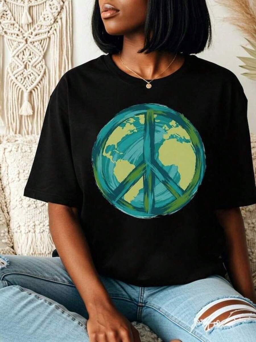 T-shirts med tryck för barn och ungdomar till Miljödagen, akvarellmålning med fredsmärke och Planet Earth-motiv, kläder för ökad medvetenhet, inspirerande kläder för global harmoni, present till miljöaktivister till Earth Day, semesterkläder för kvinnor, sommarkläder, toppar för kvinnor, sommartoppar, svarta toppar, herrkläder, sommarkläder, flickkläder, pojkkläder, roliga t-shirts, grafiska storlekar 2-10 år, S-XXXL, dam-t-shirt, herrtoppar, t-shirt för småbarn, barn- och flick-t-shirt, perfekt present till Haitis flaggdag och fars dag, sista skoldagen, matchande kläder för föräldrar och barn. - Svart - Visa 1