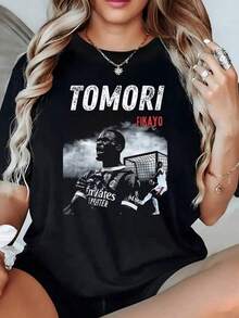 Mujer Camiseta de manga corta con estampado térmico de jugador en blanco y negro, diseño de letras desgastadas y fútbol, cuello redondo casual - Negro - Ver 7