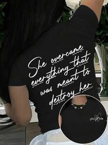 Women's Cropped T-Shirt With Inspirational Print [Double Image Front And Back] - Back Print With "She Overcomes All" Illustration - Casual Summer Top With Short Sleeves And A Medium-Stretch Crew Neck - Machine Washable - Inspirational Text Design - Comfortable Fit - 黑色 - 查看 6