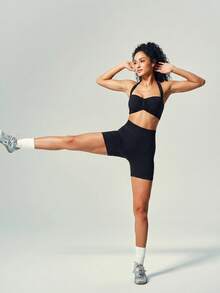 UONNOU Bộ đồ thể thao nữ 2 món, áo bra thể thao crop top dây mảnh hở lưng gợi cảm & quần short cạp cao định hình, phù hợp cho yoga, gym, chạy bộ, tập luyện, mặc thường ngày phong cách casual, mùa xuân/hè - màu đen - Xem 8