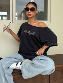 Camiseta de manga corta holgada con estampado todo sobre hombros descubiertos de estilo minimalista casual para mujer, estampado a rayas retro americano, camiseta de hombros abiertos, ropa urbana para mujer - Gris Oscuro - Ver 4