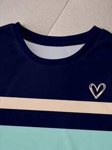Camiseta de mujer con ajuste regular, diseño clásico de estampado de rayas, diseño elegante, uso diario casual, estampado minimalista de corazón - Multicolor 17 - Ver 3