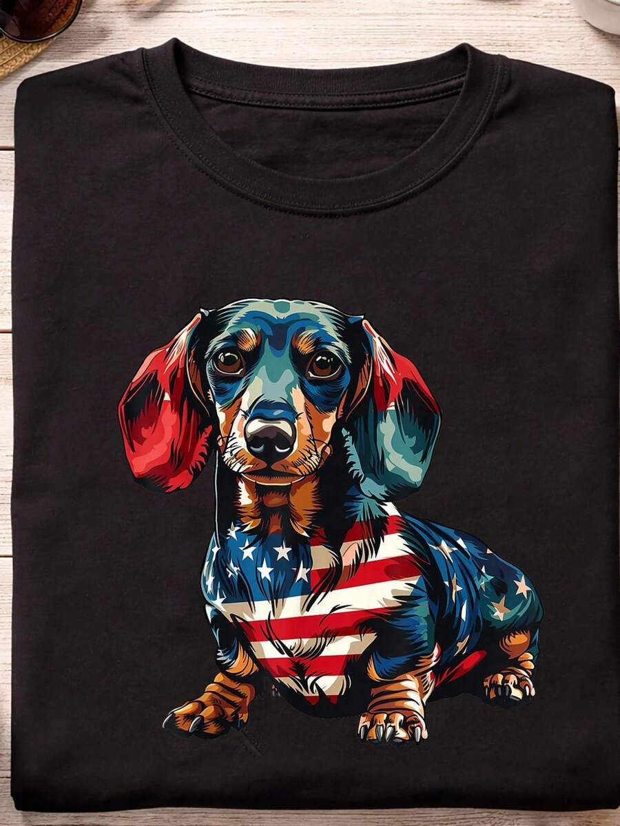T-Shirt With A Dachshund And American Flag Print For The 4th Of July. Unisex 220g Pure Cotton T-Shirt. Ideal Weight For All Seasons, Suitable For Men And Women. Durable, High-Quality Fabric That Is Soft To The Touch And Long-Lasting. Breathable. Perfect For Spring And Summer, Holidays, Mother's Day, And Independence Day. - 黑色 - 查看 1