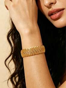 1 pezzo Braccialetto ampio in ottone dorato di lusso - Stile mediorientale degli Emirati Arabi Uniti con texture incisa a motivi cavi, il braccialetto può essere aperto. Adatto per la collezione di gioielli da donna per matrimoni e feste. - Oro giallo - Visualizzare 7