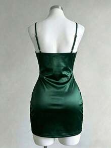 Vestido elegante de mujer de satén liso, de lujo, con tirantes finos, fruncido y escote bajo en la cintura - Verde Oscuro - Ver 2