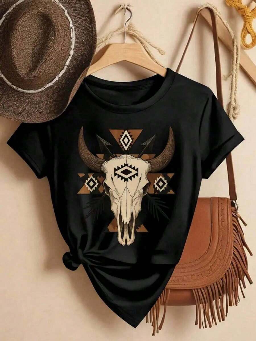 [Estampado/Imitación] Camisa de Mujer Estilo Vaquero del Viejo Oeste con Estampado - Manga Corta, Cuello Redondo, Top Casual con Gráfico de Caballo, Tela Suave y Elástica (Estampado de Vaca, Herradura y Cactus), Lavable, Primavera, Verano y Otoño, Estilo Occidental - Blanco - Ver 1