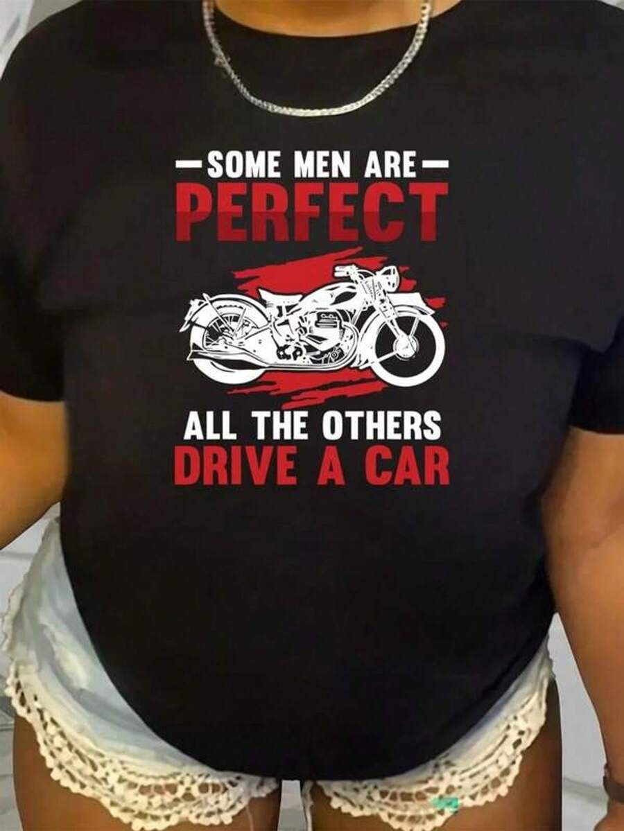 Women's Oversized Graphic Cycling T-Shirt - Featuring The Slogan "Everyone Else Drives A Car" And A Cyclist Design, This Casual, High-Cut T-Shirt Is Suitable For All Seasons, Sizes 0XL-4XL. It's Perfect For Cycling Enthusiasts And Casual Wear. Made From High-Quality 220g Pure Cotton With A Minimalist Print, This Soft And Breathable Fabric Is Comfortable And Stylish. Suitable For Everyday Wear, Casual Office Wear, And Spring/Summer Daily Looks, It Has A Sleek And Youthful Design. - 黑色 - 查看 1