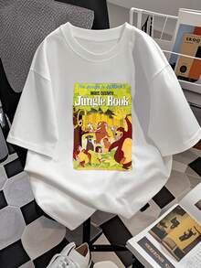 Colorful Illustration Showing Characters Dancing Joyfully In The Jungle, Conveying Positive Energy And An Adventurous Spirit. Ideal For Lovers Of Classic Stories. Comfortable Women's T-Shirt, Perfect For Casual Wear. - 白色 - 查看 2