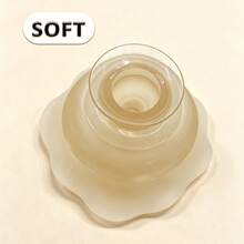 硅胶双层乳头保护罩，哺乳辅助用品，柔软全覆盖，可高温消毒，帮助宝宝更轻松地吸吮，是新手妈妈的理想之选，有助于防止宝宝咬乳头疼痛，保护妈妈哺乳安全，适用于扁平或内陷乳头的乳房保护罩。 - 杏色 - 查看 6