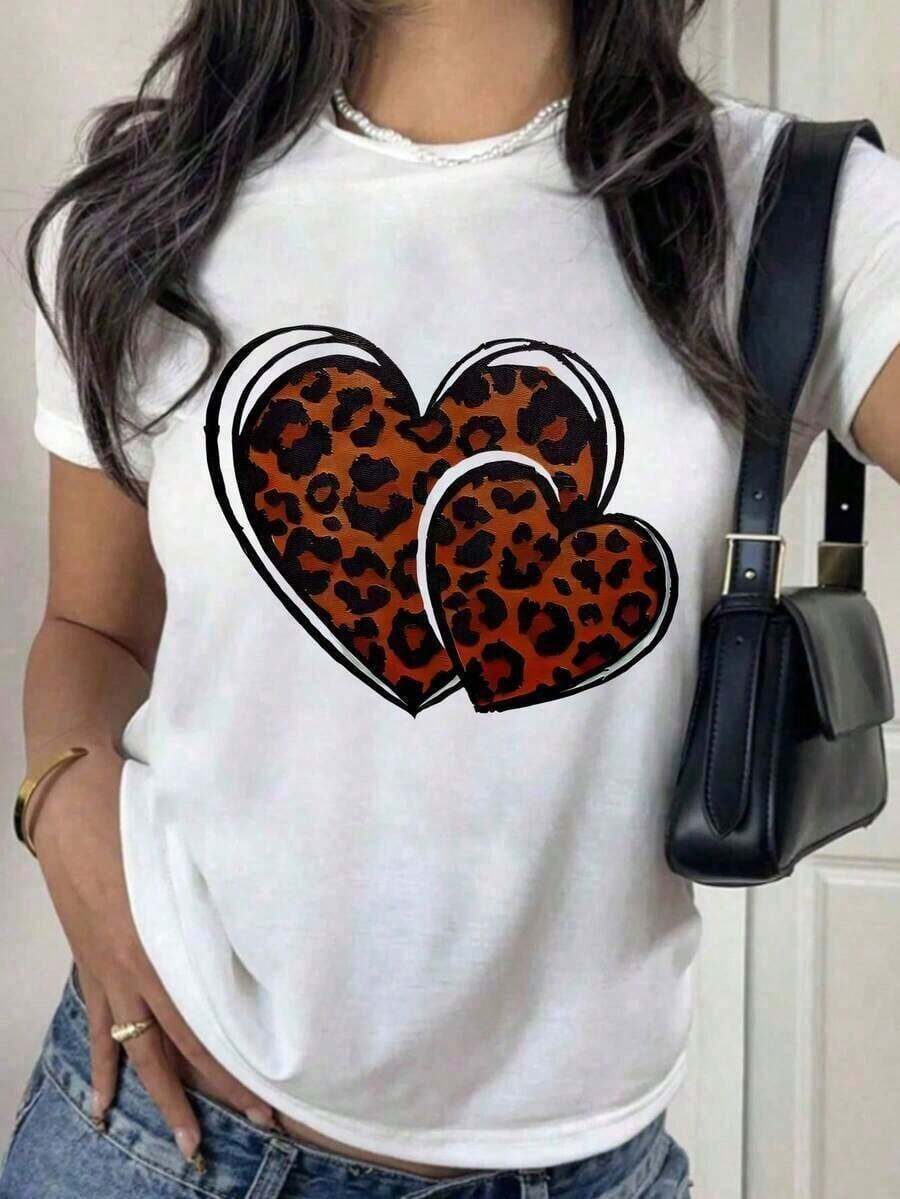 Playera Blanca de Mujer con Gráfico de Corazón de Leopardo y Letras LOVE, Camiseta de Estilo Boho Retro Aesthetic Manga Corta, Top Romántico Moderno, Blusa Casual de Moda EGNC - Verde - Ver 1
