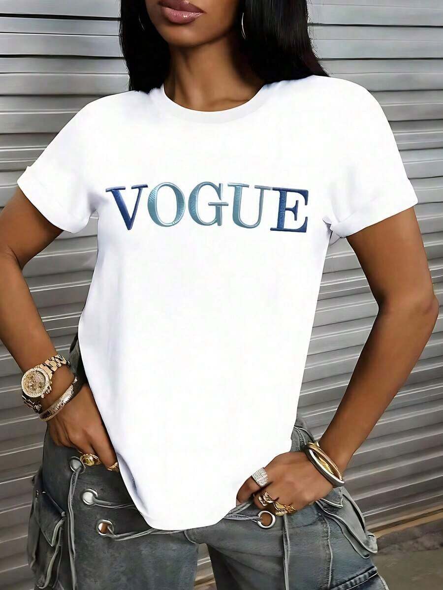 Women's Red T-Shirt With VOGUE Letter Print In Blue Gradient, Minimalist Aesthetic Short Sleeve T-Shirt, Fashion Blogger Style Summer Top, Casual Chic Urban Blouse, Pretty Blouses, 100% Cotton - 白色的 - 查看 1