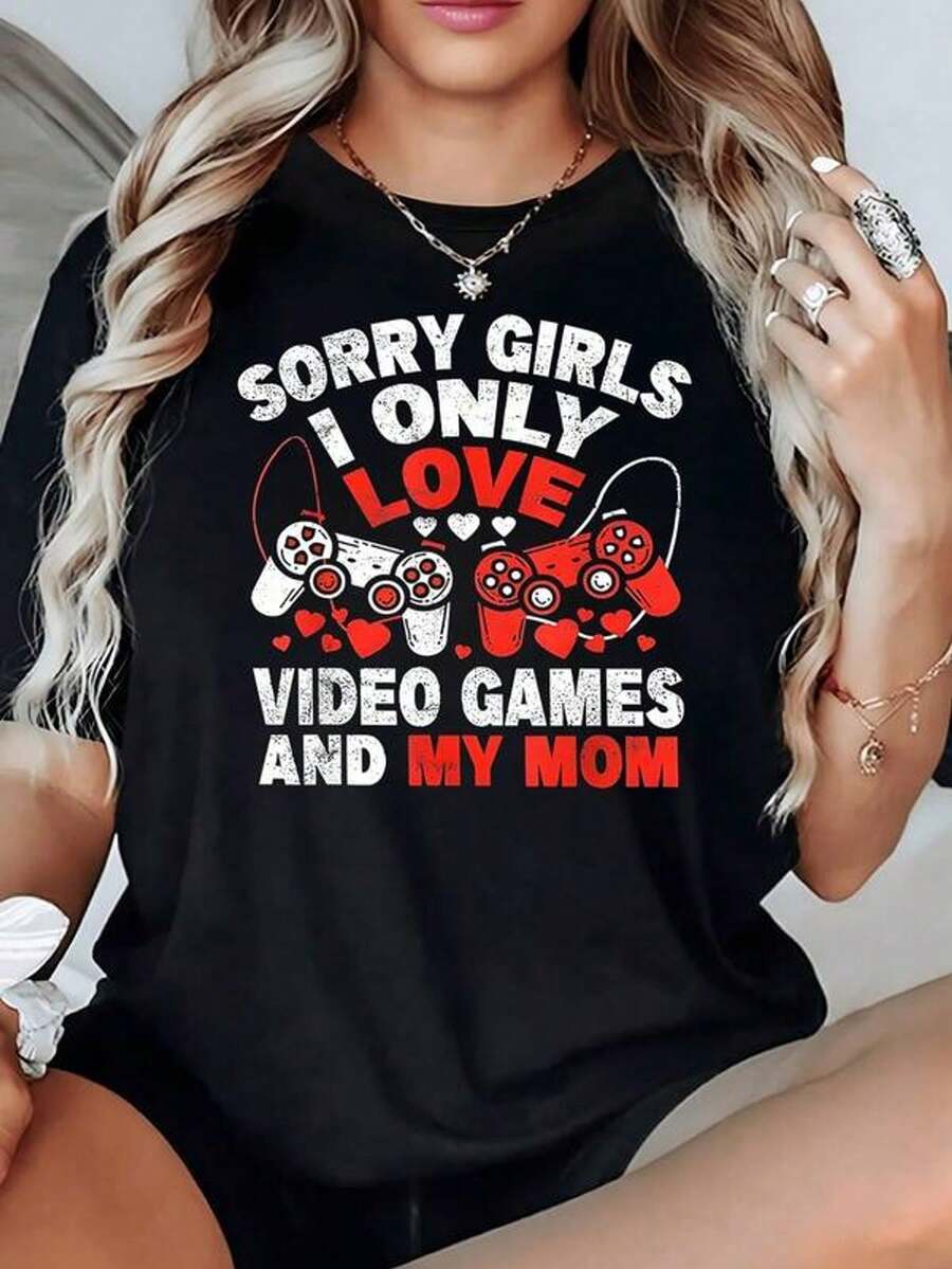 Gráfico que muestra mandos de videojuegos y corazones simbolizando amor por los juegos y la madre reflejando pasión y ternura camiseta para mujer 100% algodón suave y cómoda para uso diario