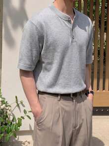 1件男士華夫格針織亨利領短袖 Polo T恤，柔軟親膚紋理休閒上衣，商務休閒百搭風格，適合日常通勤 - 灰色 - 查看 3