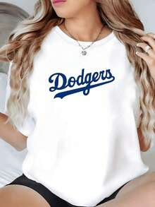 The Print Features The Word Dodgers In Blue, Symbolizing Sports Passion, Youthful Energy, And Competitive Spirit. Ideal For Baseball Lovers And Modern Fashion Enthusiasts, This Women's T-Shirt Is Made Of Soft And Comfortable 100% Cotton. - 白色 - 查看 5