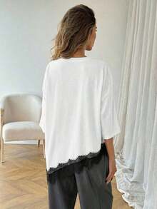 LUNE Camiseta básica de mujer de uso diario para primavera y verano, de unicolor, con dobladillo asimétrico y parches de encaje - Blanco y Negro - Ver 2