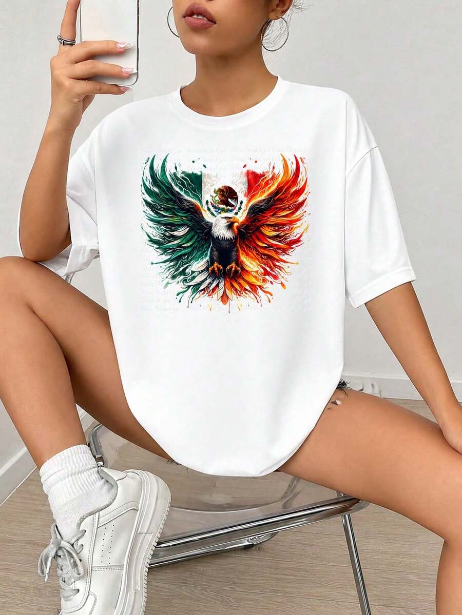 Diseño gráfico de impresión de águila Fl-ag mexicano con águila dorada, alas verdes y rojas, llamas ardientes, estilo de arte de acuarela, símbolo nacional, tema patriótico.jpgRegalos personalizados: Camisetas para mujer con estilos que van desde lo moderno, hippie, casual y minimalista. Ropa masculina personalizada única, armarios cápsula y prendas básicas/urbanas para hombre. Regalos ideales para novios, familiares y amigos, adecuados para cumpleaños, vacaciones, colegio/competiciones, deportes/escalada y más, así como para la moda de otoño y eventos urbanos. Blanco verano.