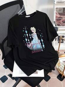 Reina del hielo y los copos brillantes que reflejan la fuerza interior, la elegancia y la magia del invierno con detalles de cristales azules y estrellas luminosas camiseta de mujer  confortable y moderna para uso diario - Negro - Ver 3