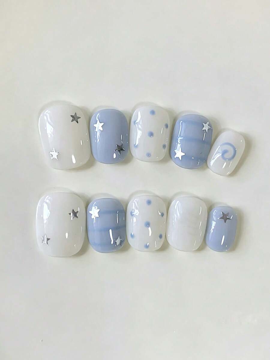 10 piezas de uñas postizas ovaladas hechas a mano, estilo Y2K fresco y dulce, base sólida blanca y azul claro, con rayas, lunares, líneas espirales y patrones decorativos de estrellas plateadas para mujeres y niñas, uso en primavera, verano, otoño, invierno, festivales, fiestas y vida diaria - Azul y blanco - Ver 1