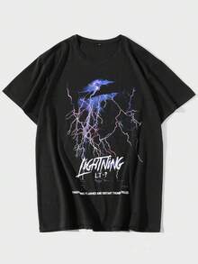 Herr-T-shirt Manfinity Roghcode med tryck av bokstäver och blixtar, stilren och avslappnad design, perfekt för både män och kvinnor. T-shirt med rund hals, sporttopp, tröja för utekvällar. Lämplig för utomhusaktiviteter, arbete, kontor, semester eller studentfirande, citat, minimalistisk grafisk design eller roliga mönster. - Svart - Visa 1